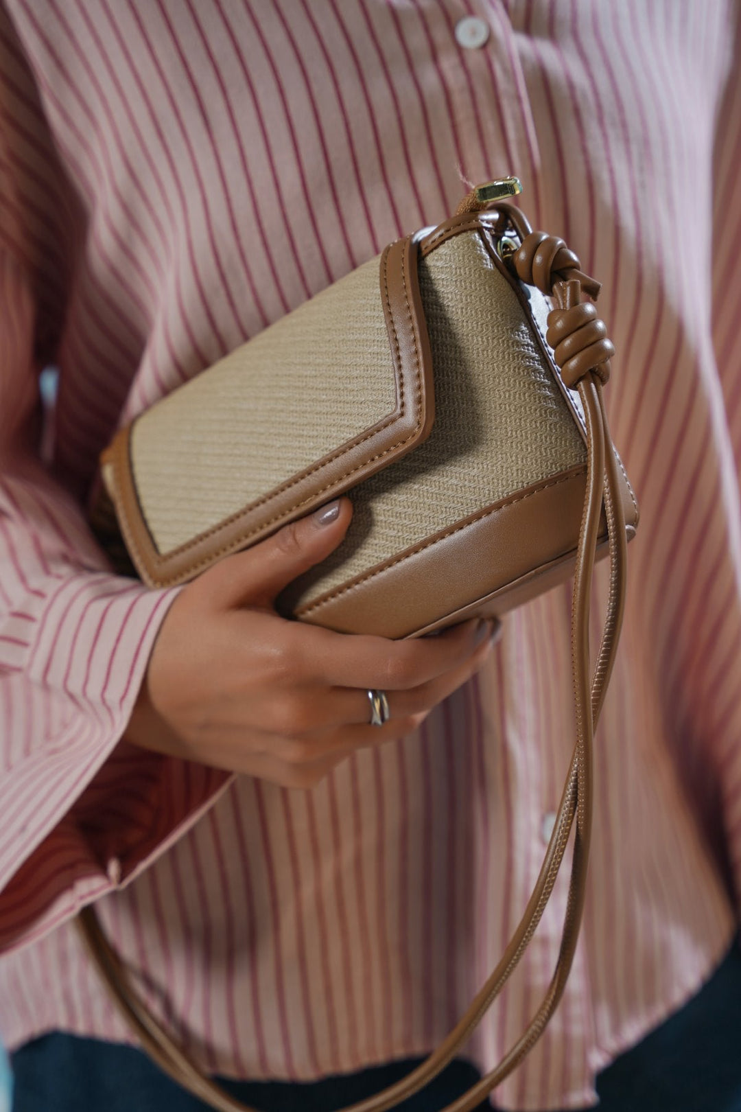 BEIGE TOLEDO CROSSBODY