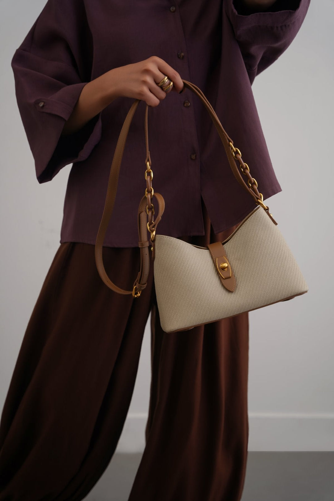 BEIGE RAZOR CROSSBODY BAG