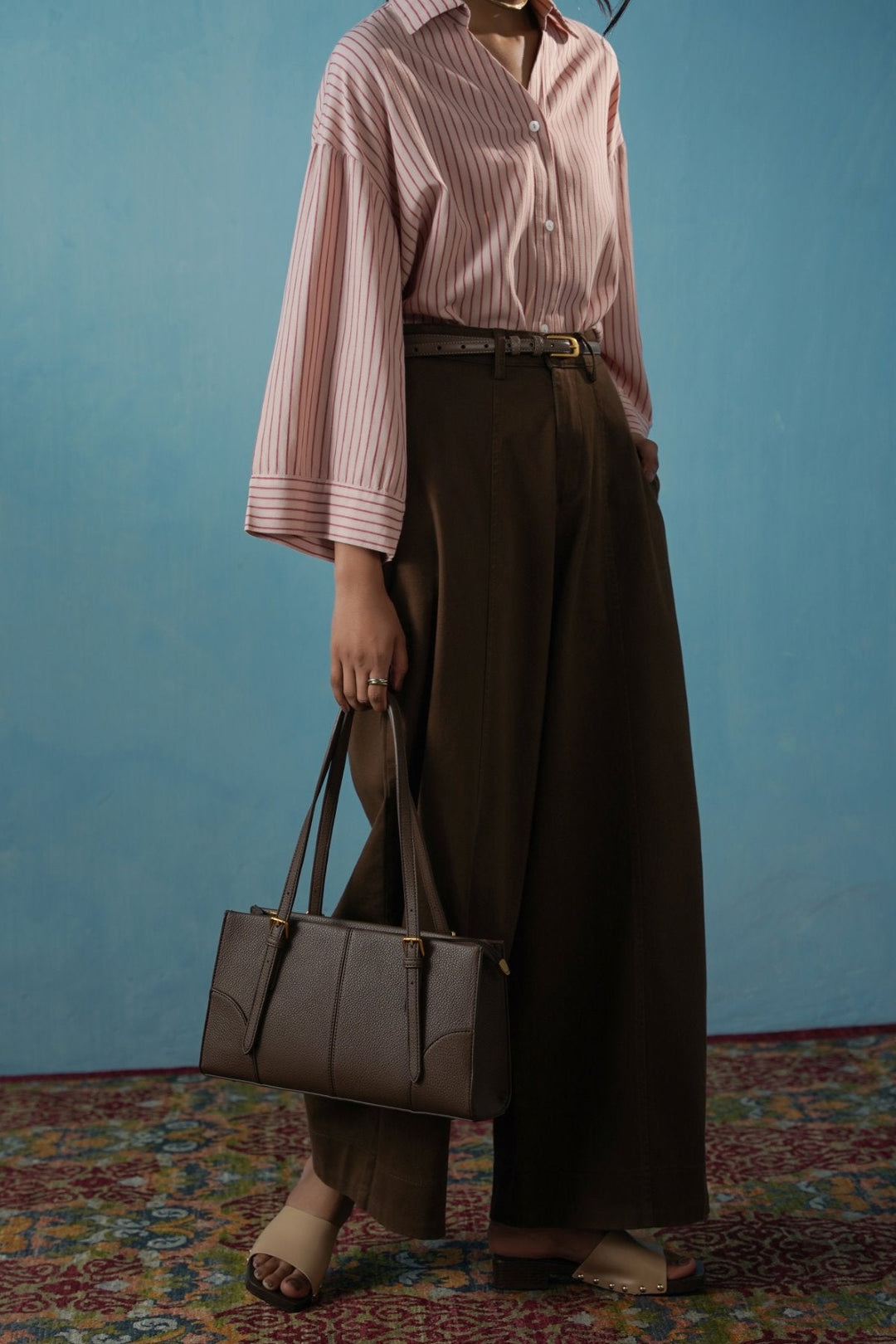 COFFEE FORM AND FUNCTION SHOULDER BAG