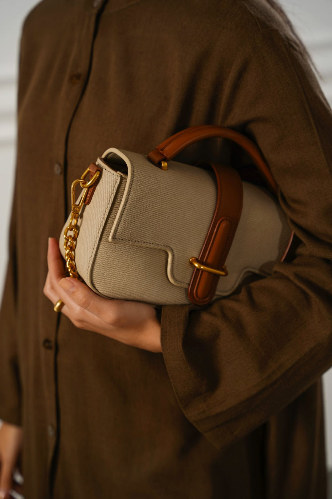 BEIGE YOLU TOP HANDLE BAG