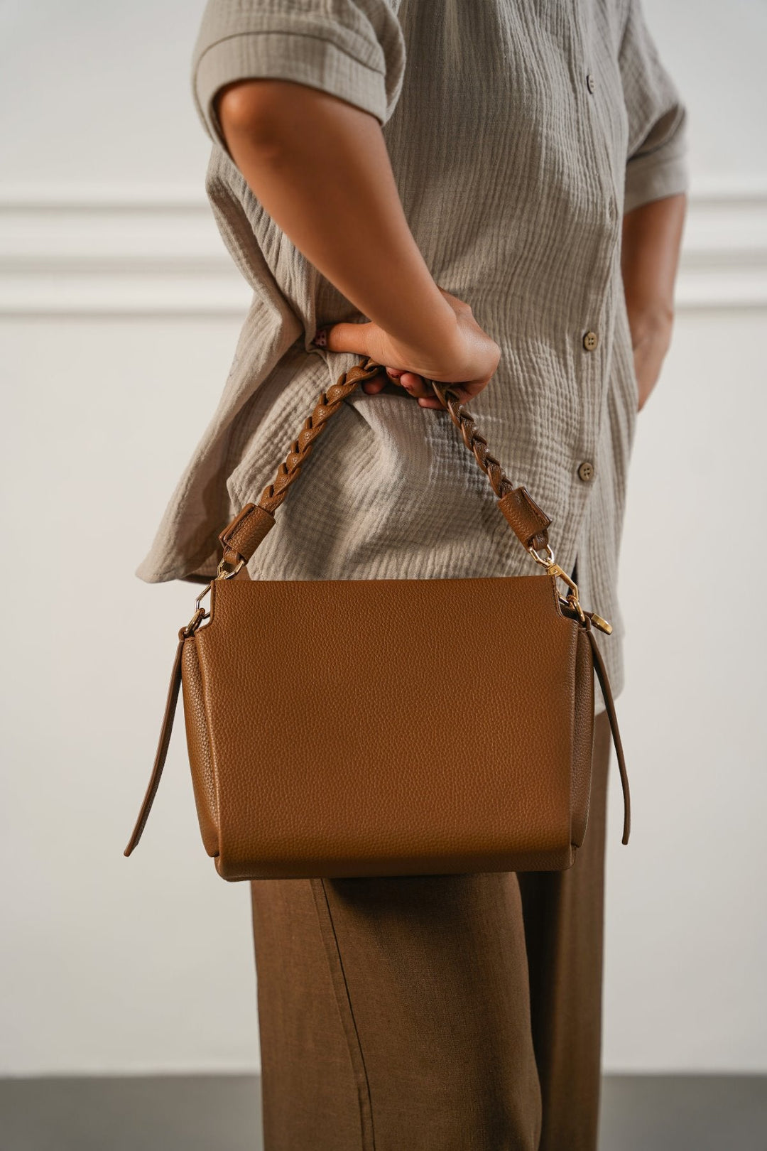 COFFEE BRAIDED TOP HANDLE BAG