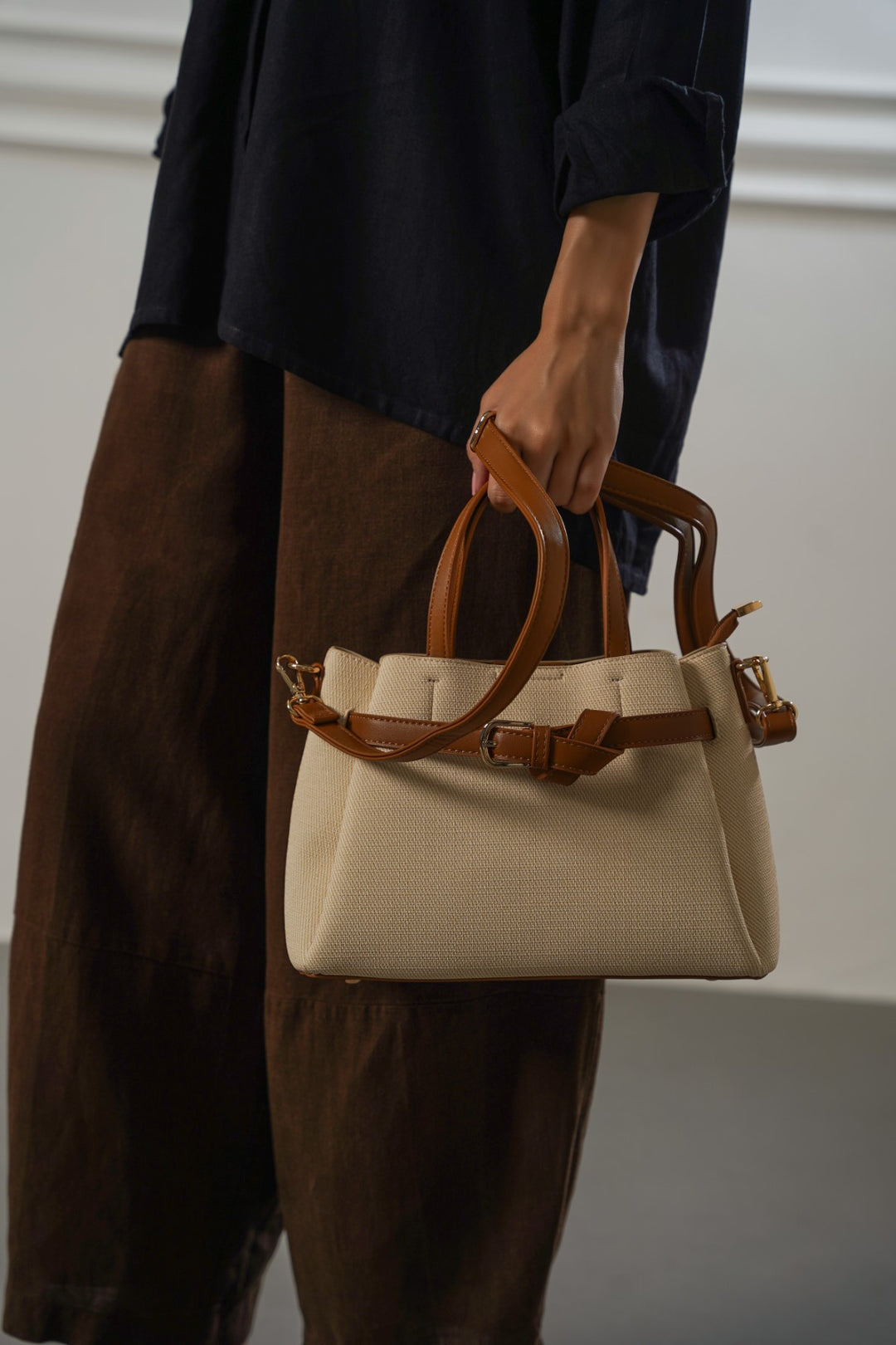 WEEKEND TOP HANDLE BAG