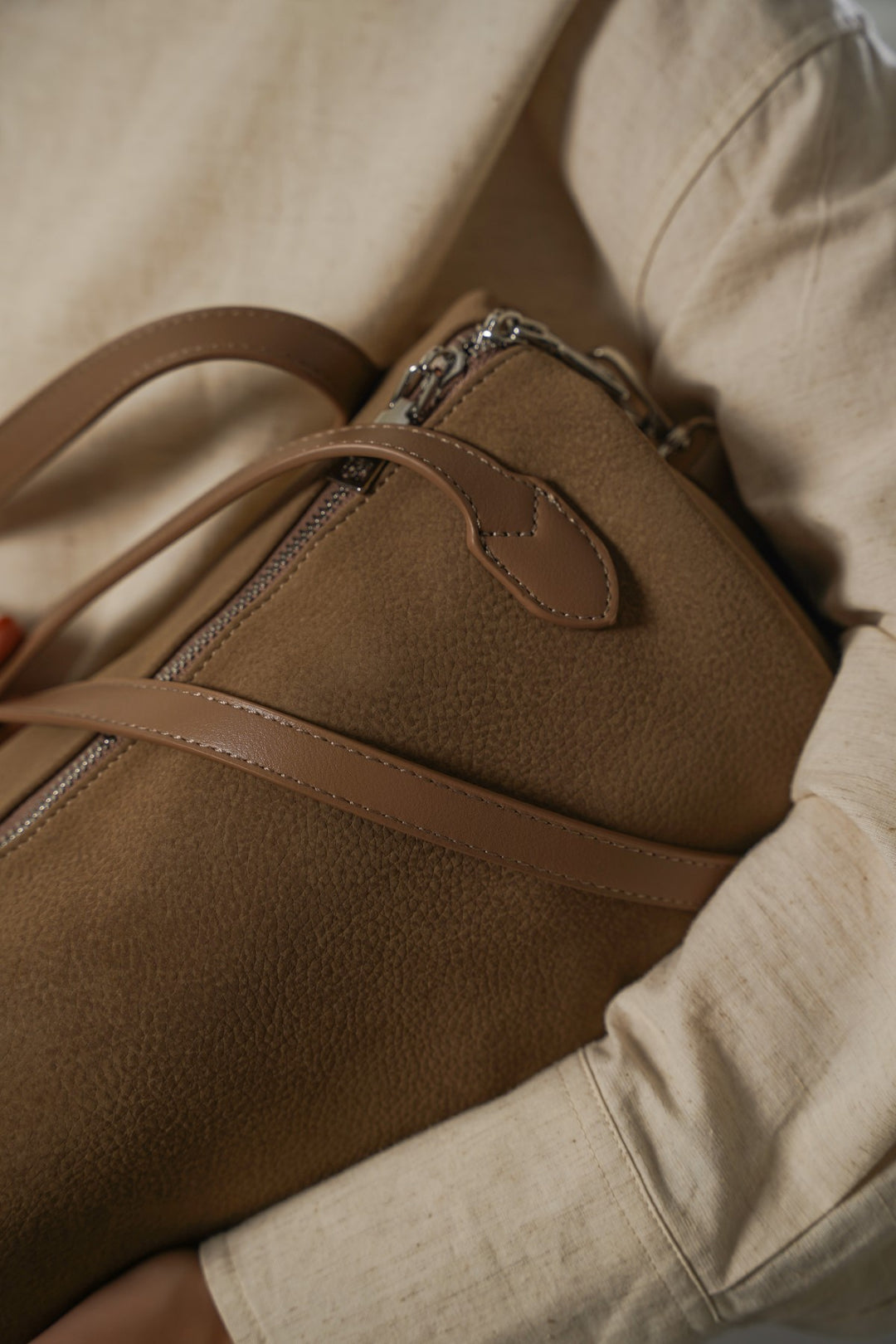 CROSSROADS SHOULDER BAG