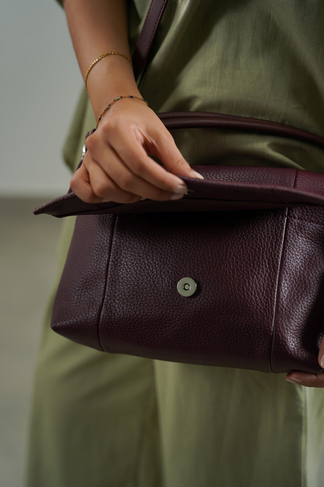 BURGUNDY MENORA CROSSBODY BAG