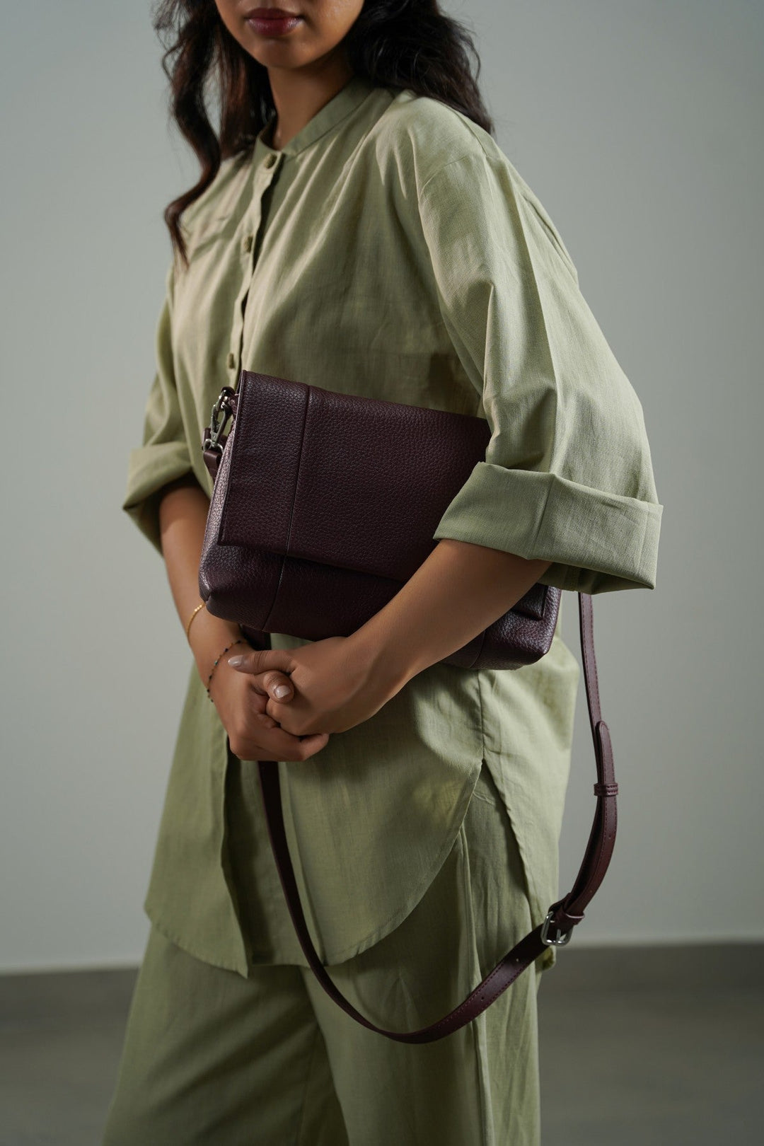 BURGUNDY MENORA CROSSBODY BAG