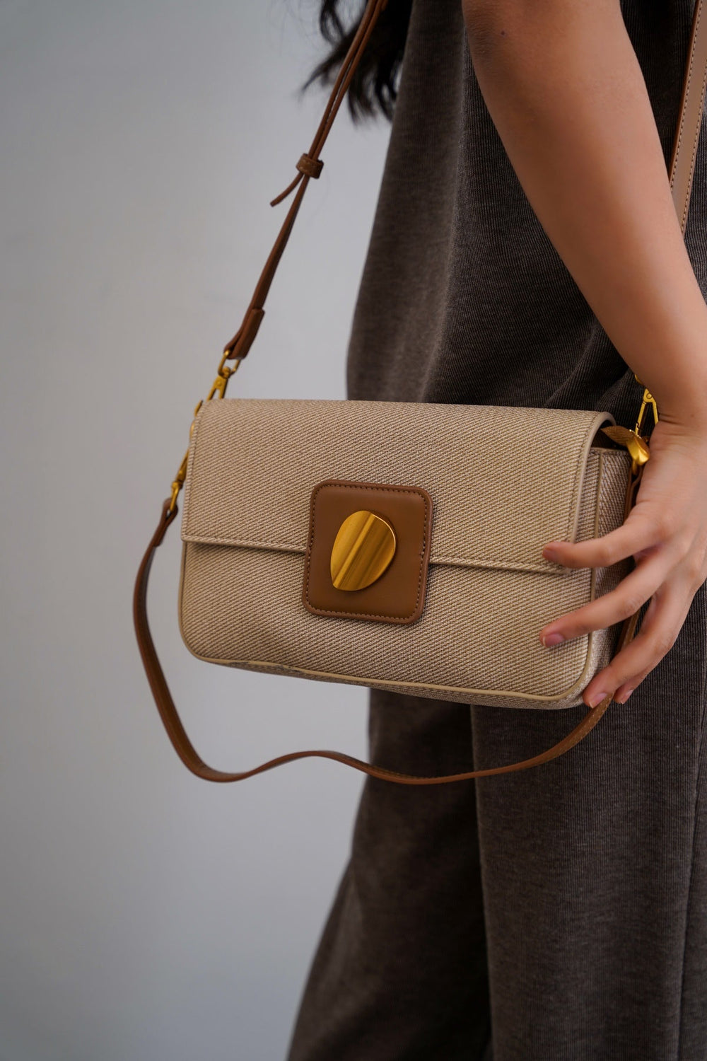 BEIGE STUDIO SHOULDER BAG
