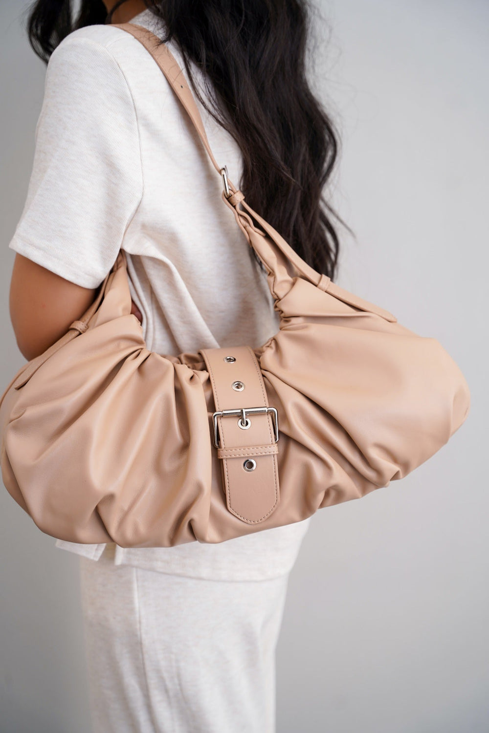BEIGE CROISSANT SHOULDER BAG