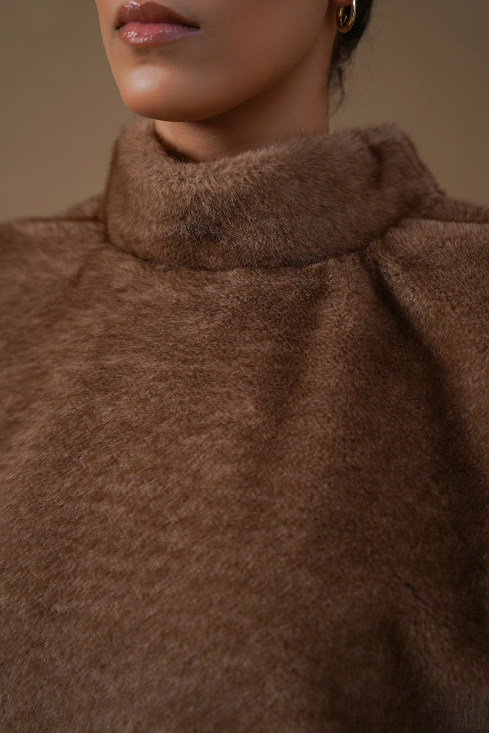 KHAKI FAUX FUR WARMER