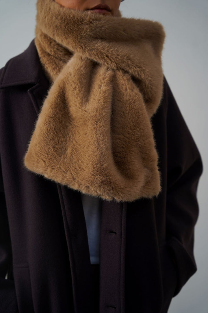 BEIGE FUR CROSSOVER WARMER