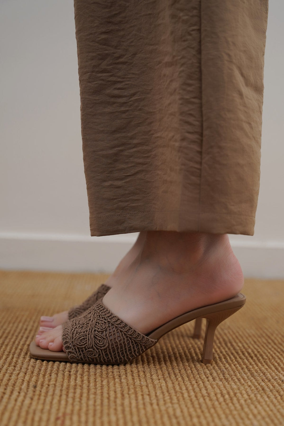 BROWN WOVEN MINI HEELS