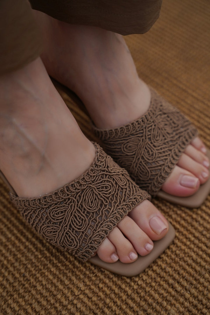 BROWN WOVEN MINI HEELS