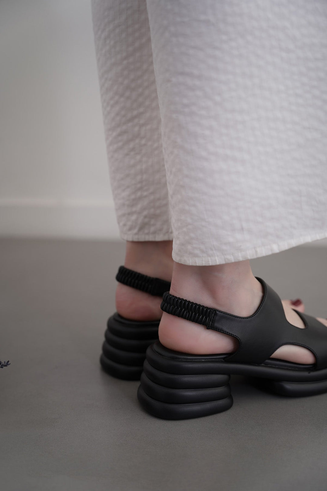 BLACK BUBBLE MAMA SLINGBACKS