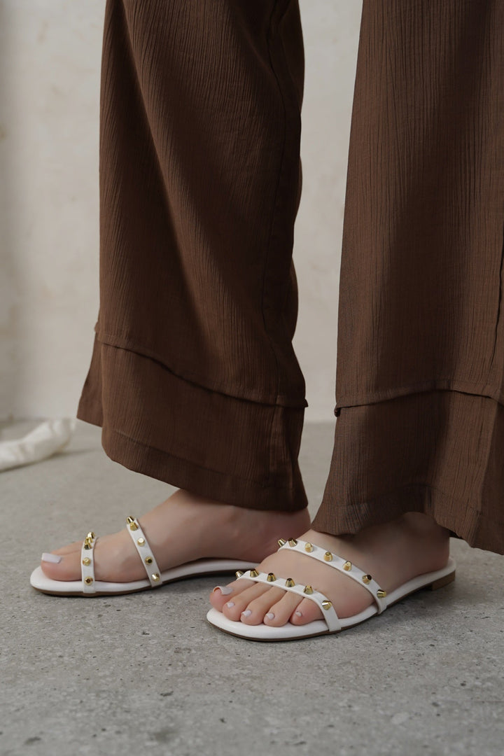 WHITE MINIMAL STUDDED SLIDES