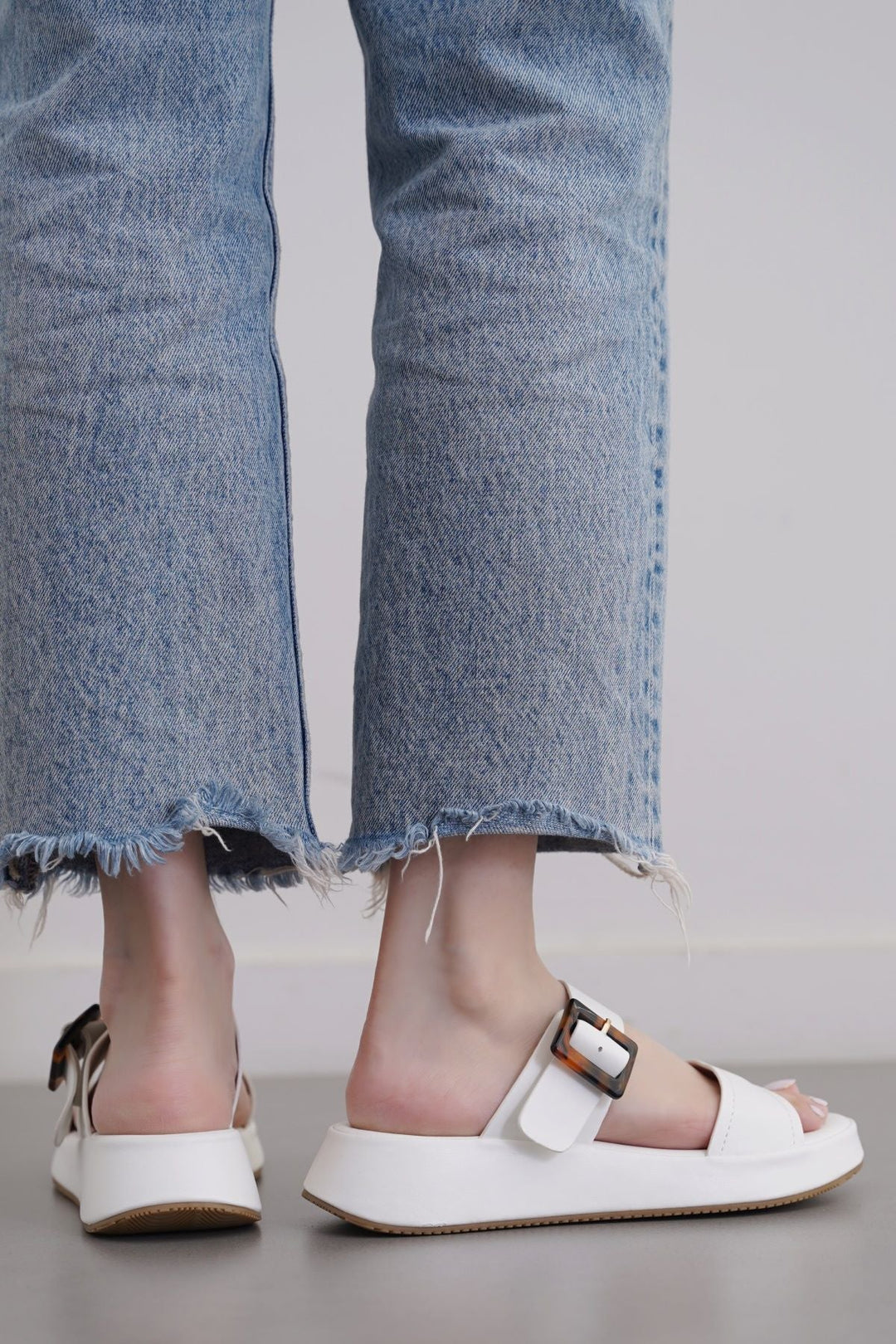 OFF WHITE BUCKLE MAMA SLIDES