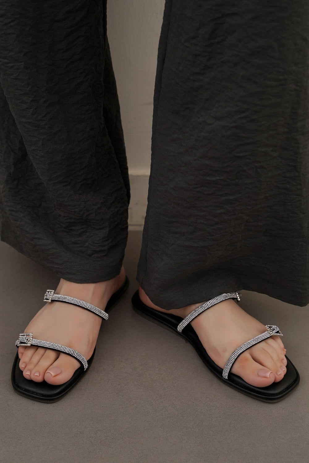 BLACK TINY CRYSTAL SLIDES