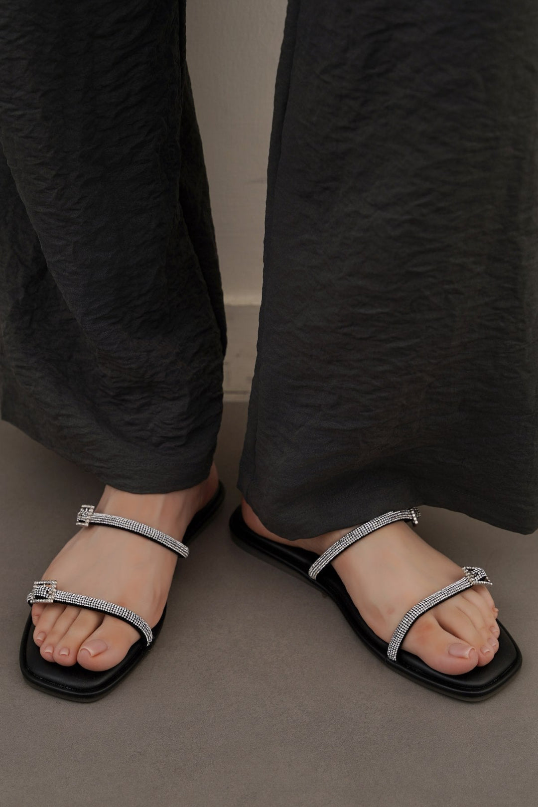 BLACK TINY CRYSTAL SLIDES
