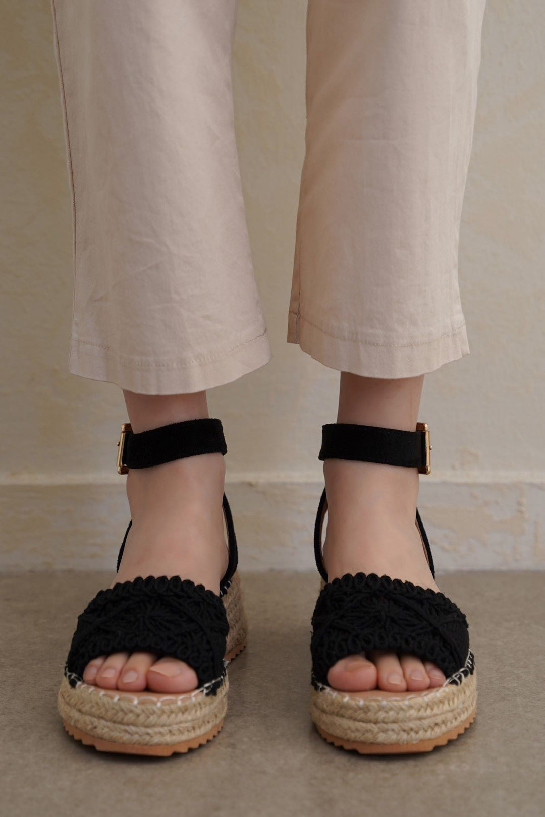 BLACK RUE WOVEN SANDALS