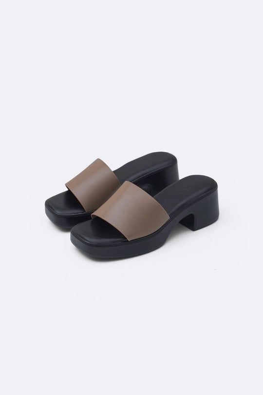 TAUPE EASY BLOCK HEELS