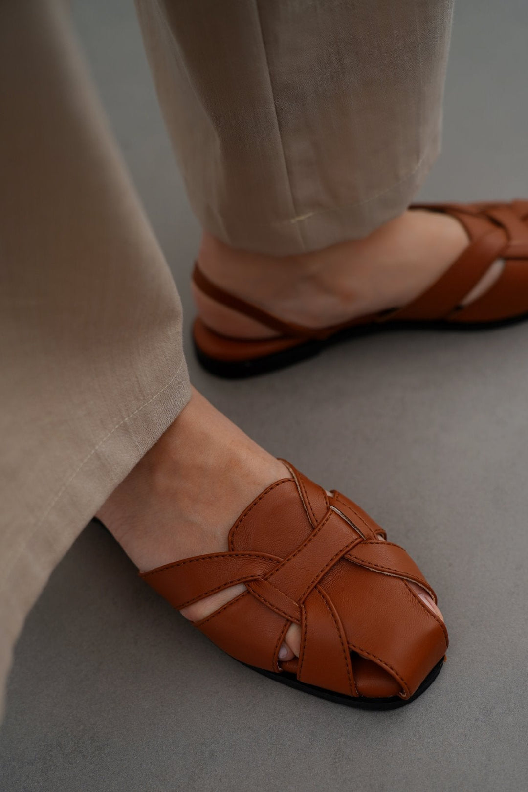 TAN ROMAN FLAT SANDALS