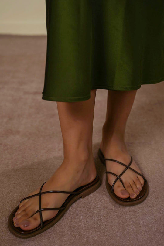 BROWN STRAP TRACK SLIDES