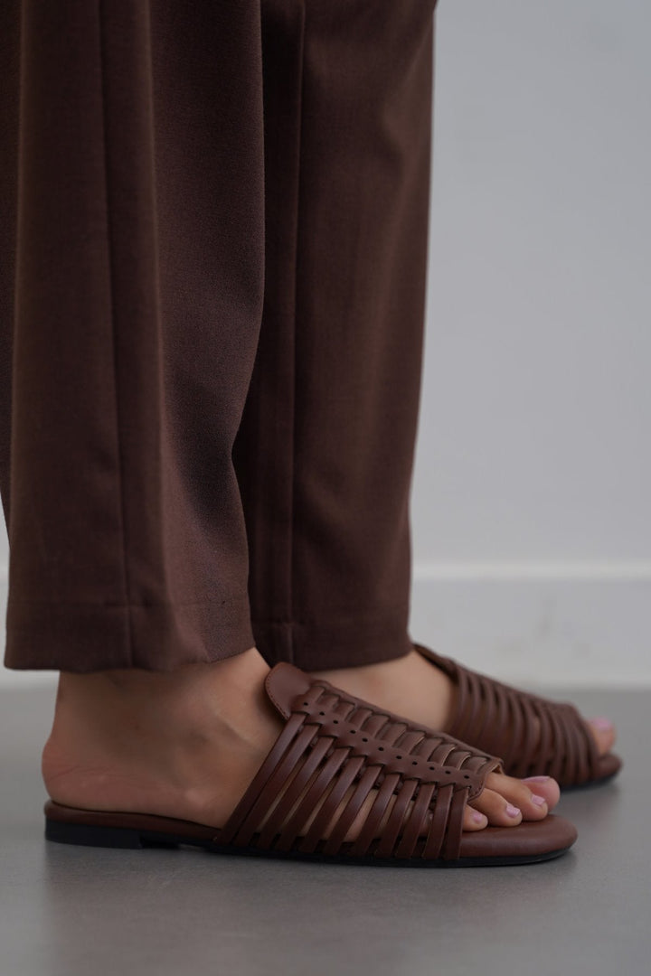 COFFEE TROPICAL WEAVE SLIDES
