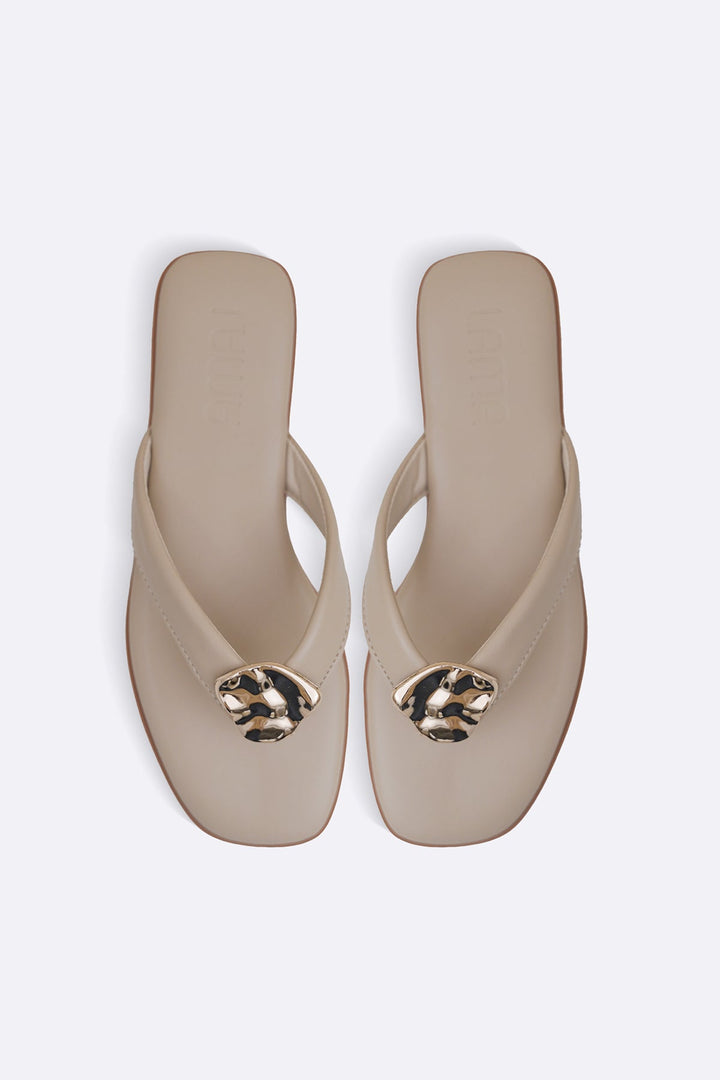 CREAM TRINKET FLIP FLOPS