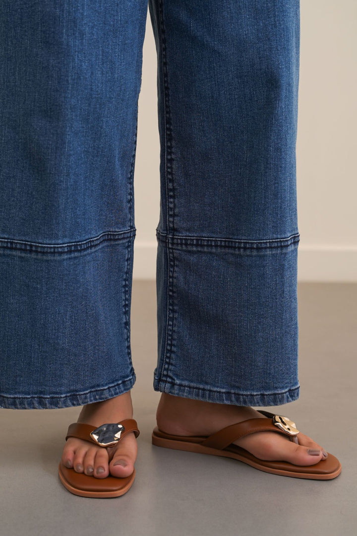 TAN TRINKET FLIP FLOPS