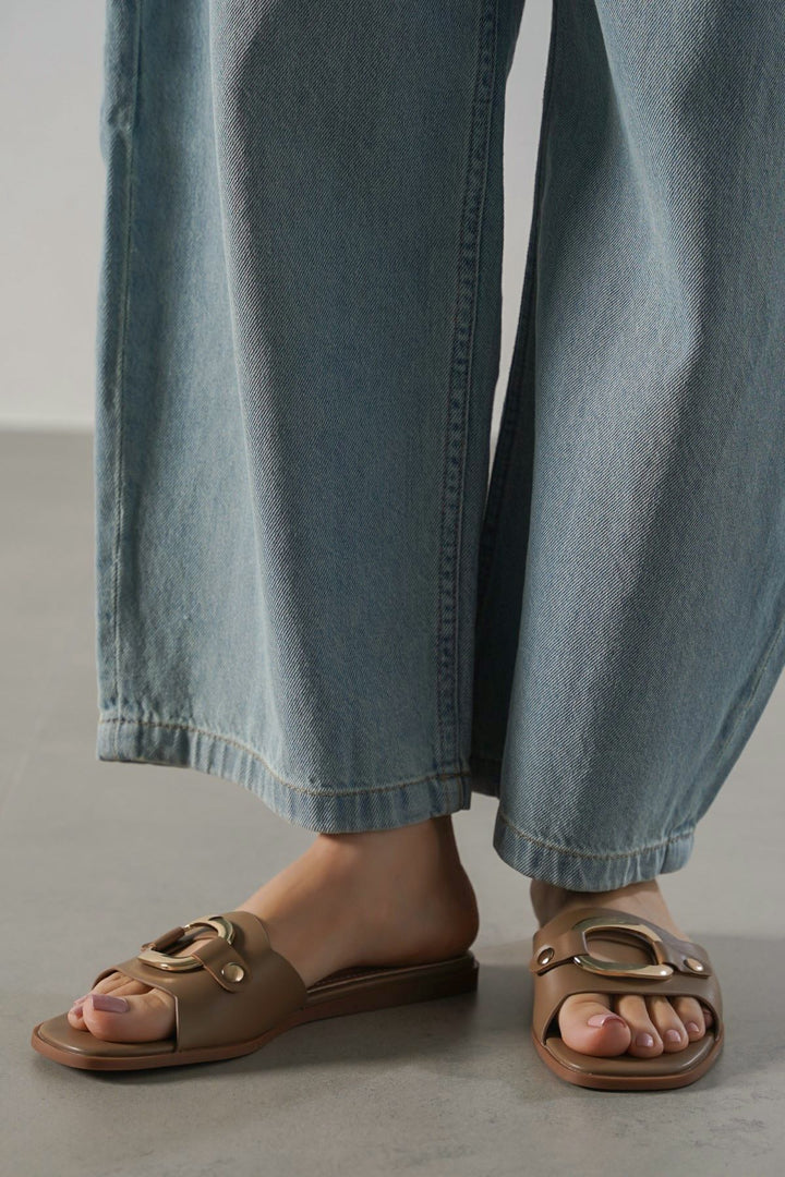 EASY BUCKLE SLIDES