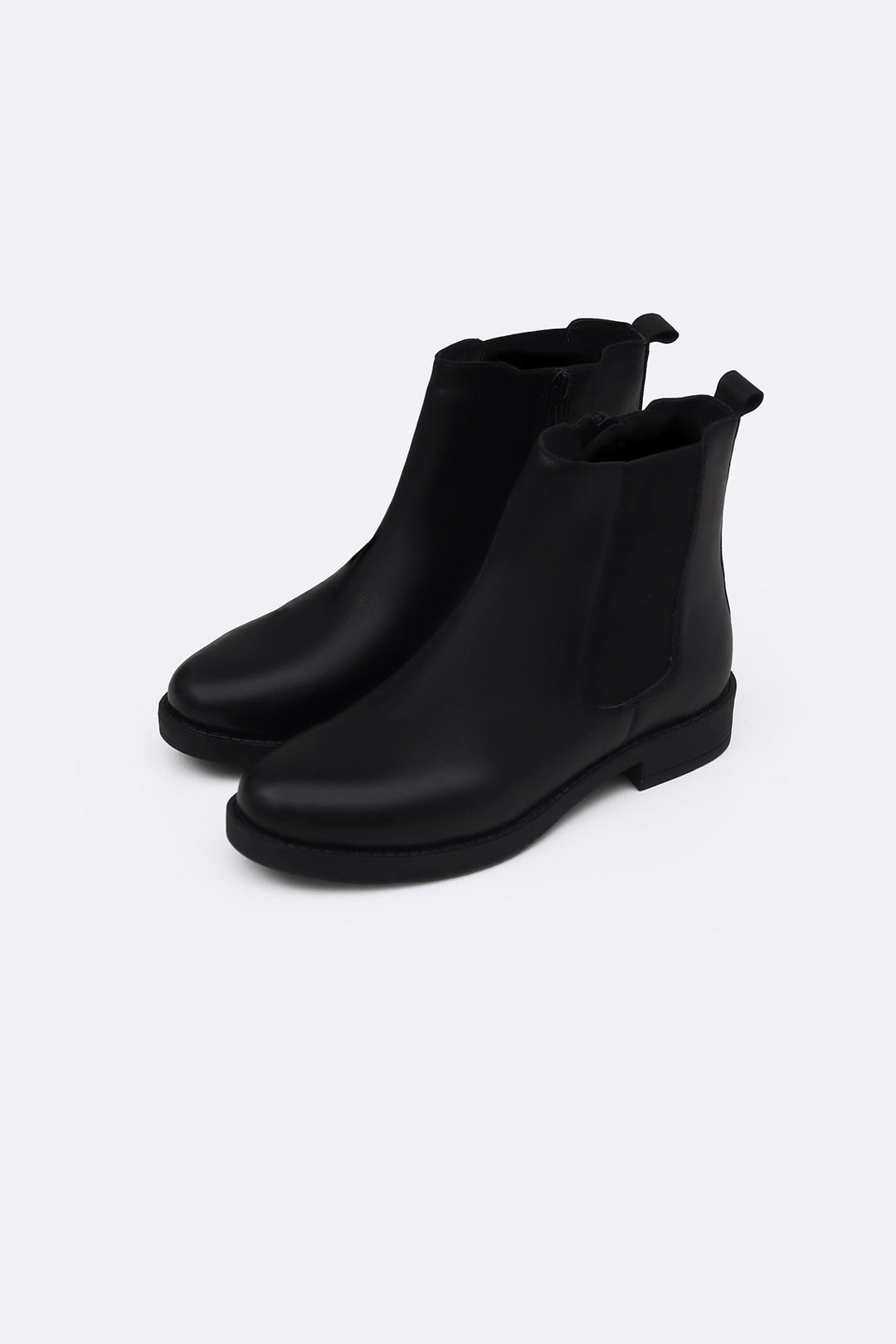 BLACK LEATHER CHELSEA BOOTS