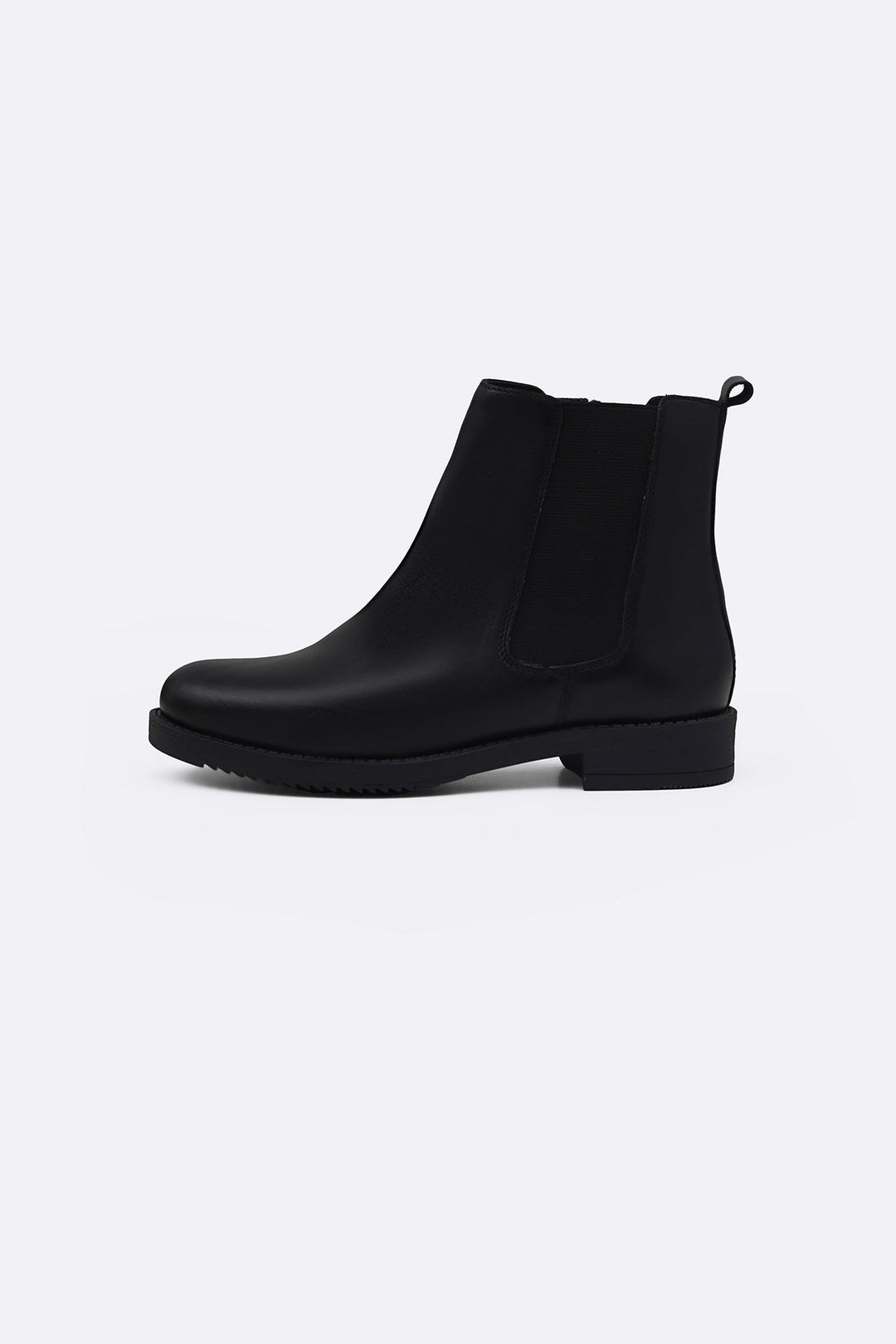 BLACK LEATHER CHELSEA BOOTS