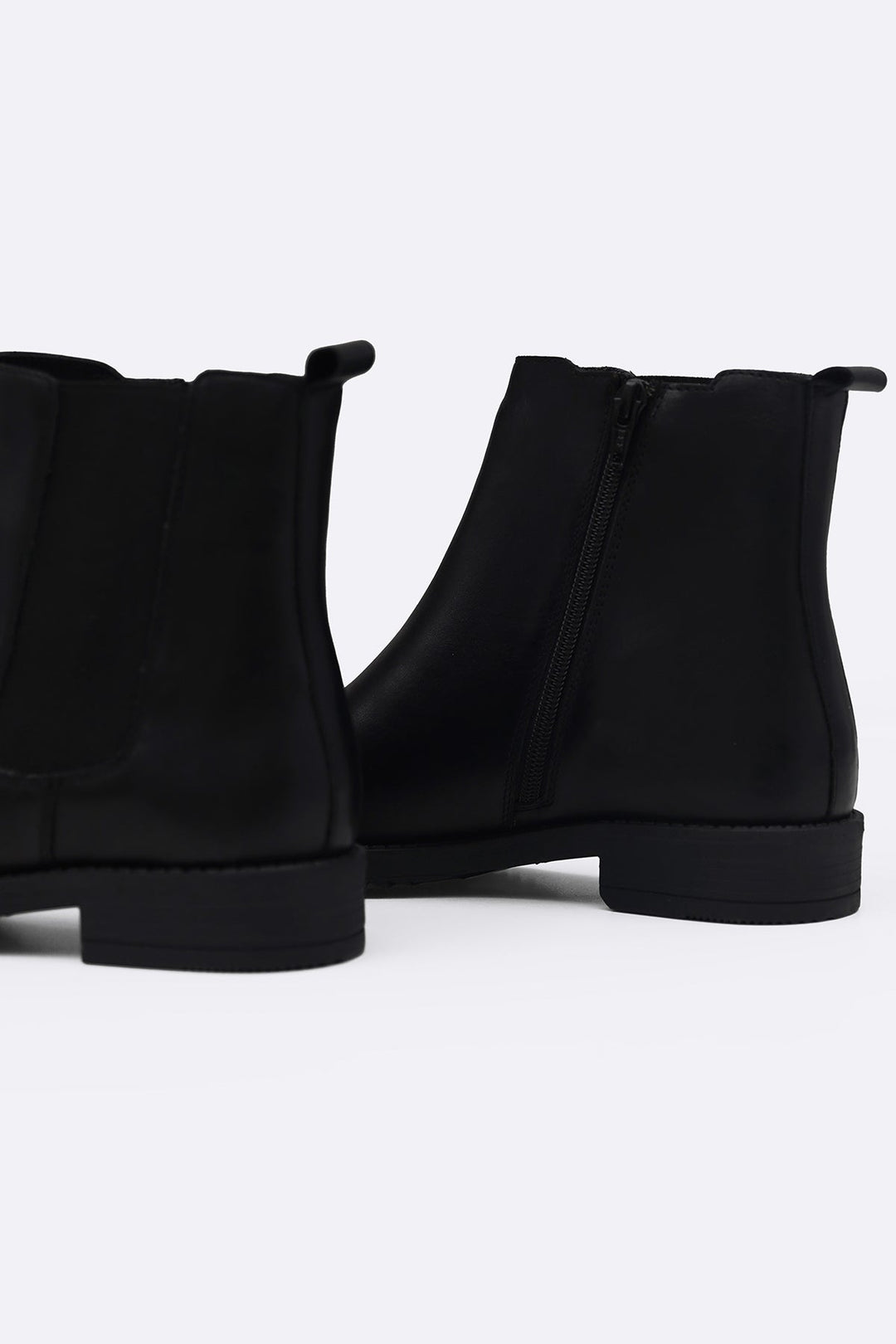 BLACK LEATHER CHELSEA BOOTS