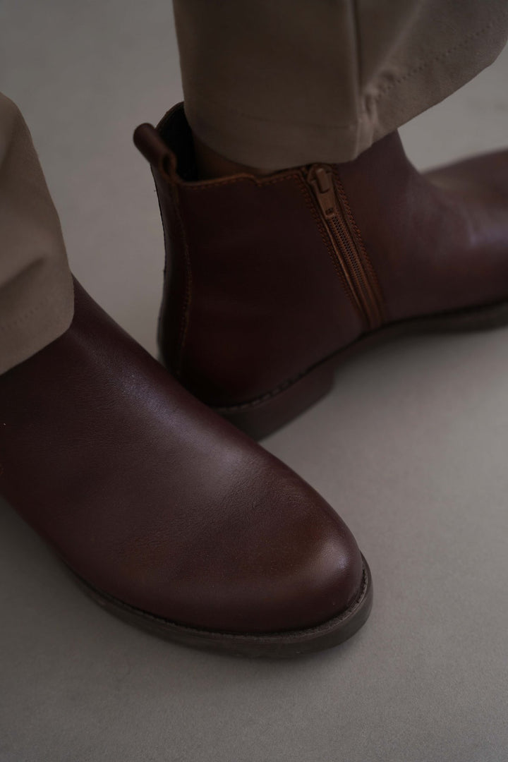 BROWN LEATHER CHELSEA BOOTS