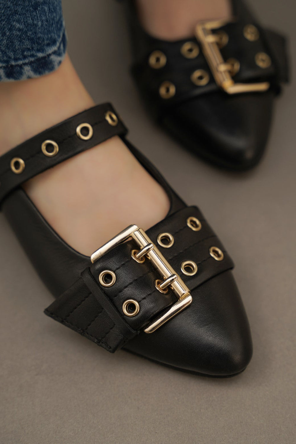 BLACK STATEMENT LEATHER MULES
