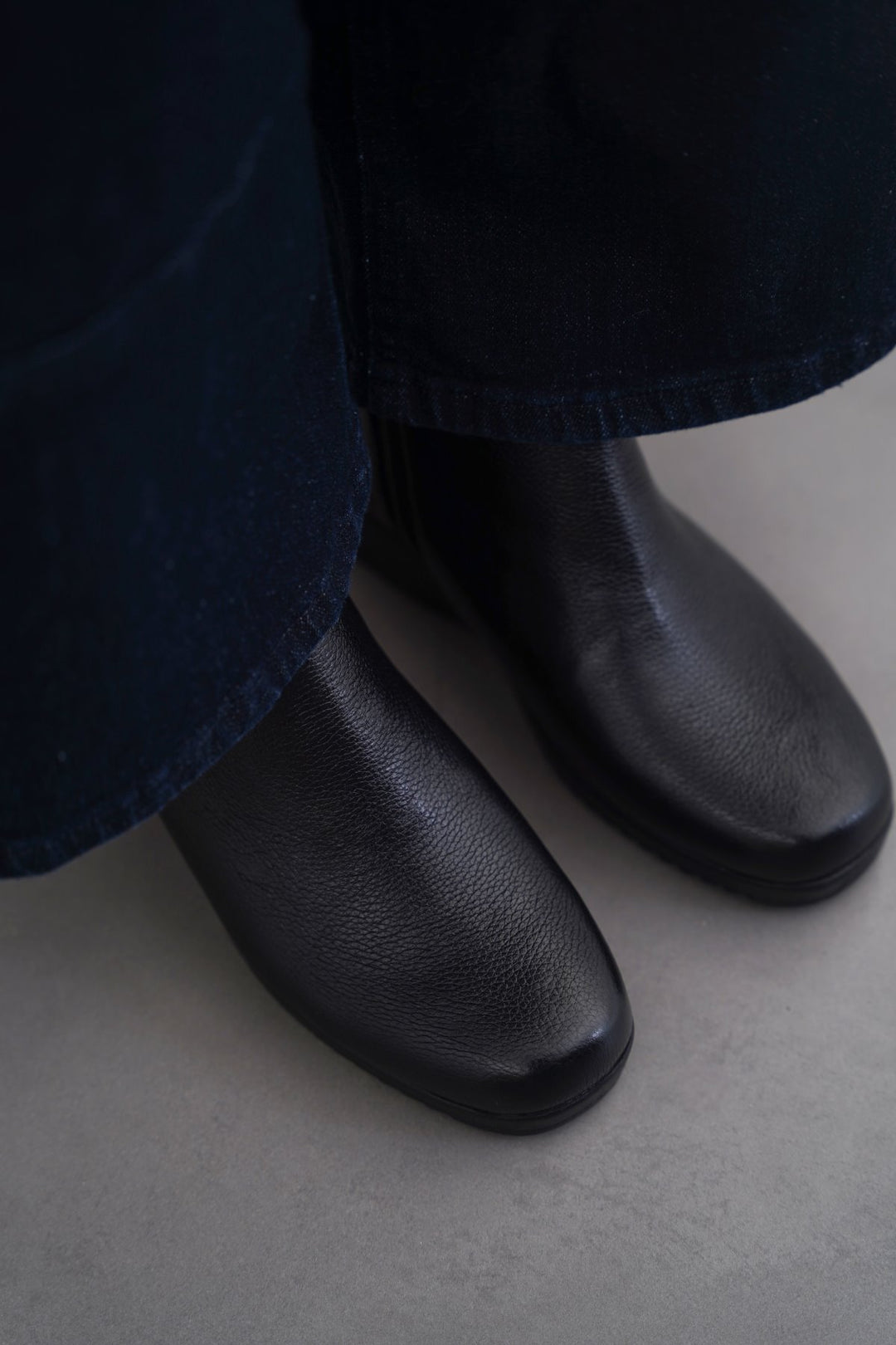 BLACK COMFY LEATHER WEDGE BOOTS