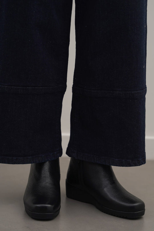 BLACK COMFY LEATHER WEDGE BOOTS