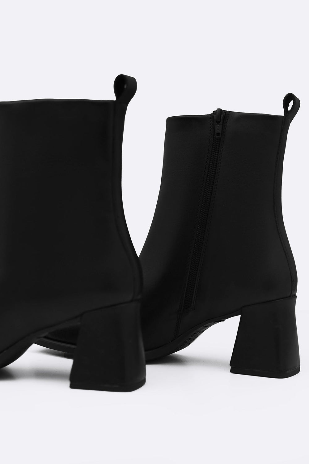 BLACK TOP-STITCH LEATHER BOOTS