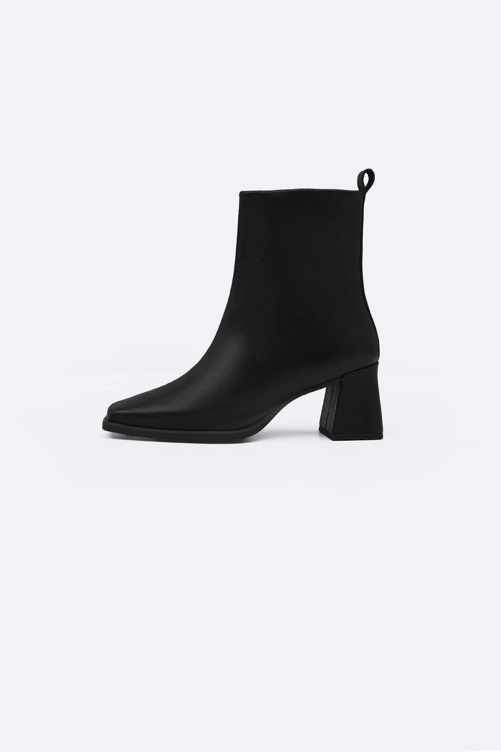 BLACK TOP-STITCH LEATHER BOOTS