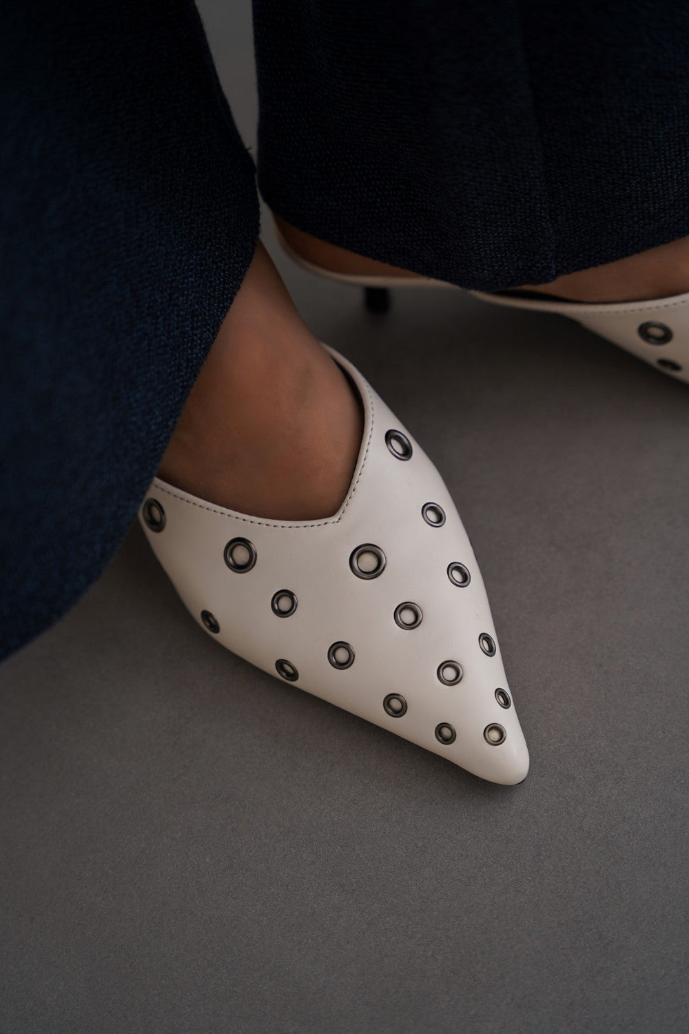 CREAM REBEL RIVETS HEELS