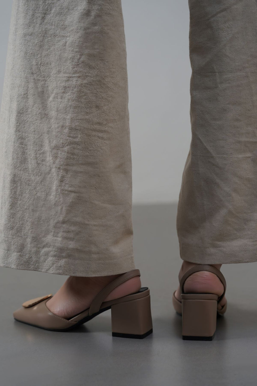 TAUPE SLINGBACK BLOCK HEELS