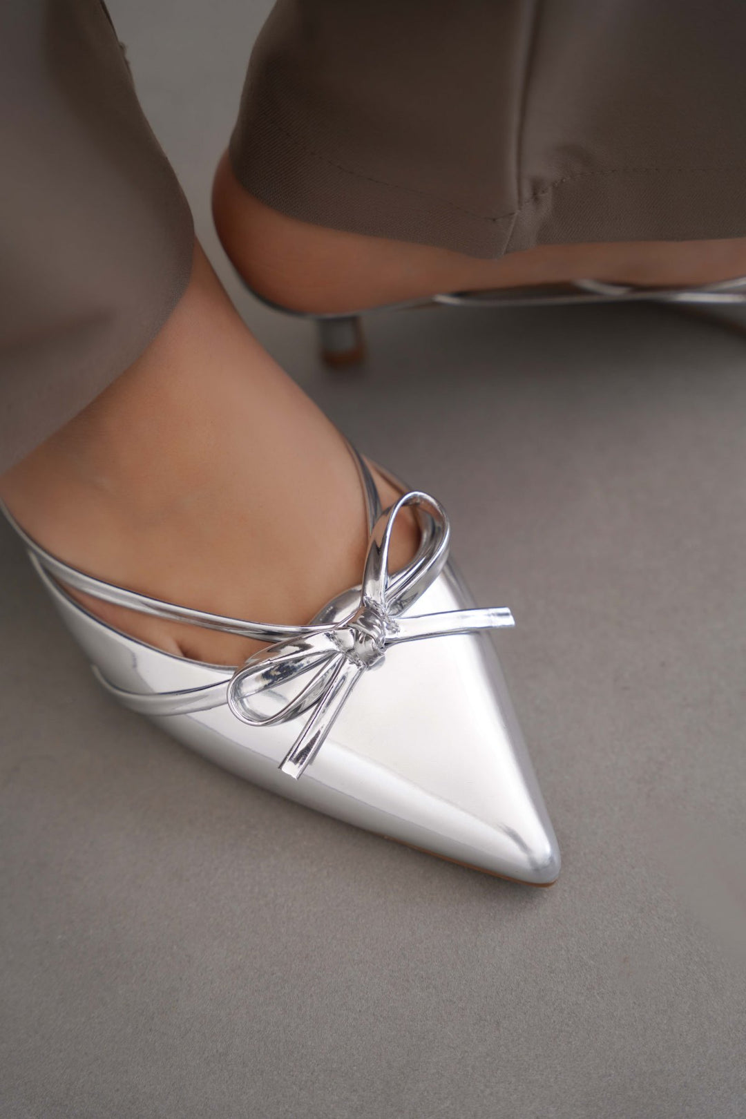SILVER MINI BOW HEELS