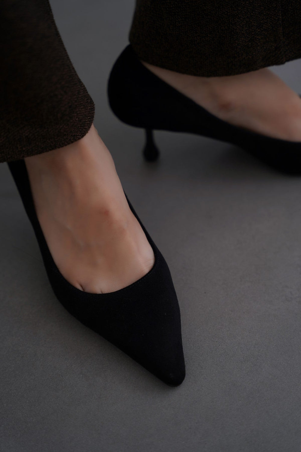 BLACK CONGO TEAR-DROP HEELS