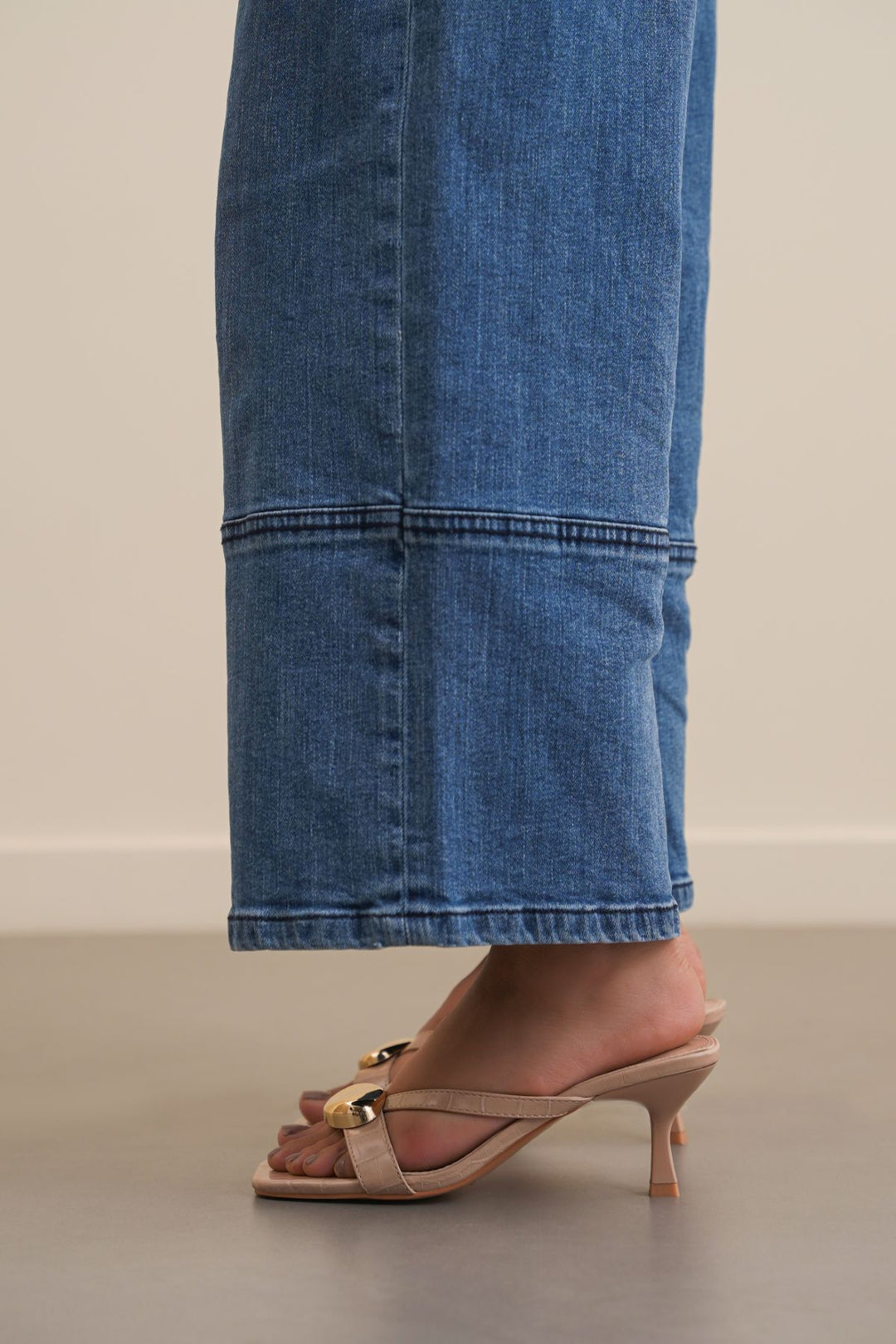 TAUPE OLD SCHOOL HEELS