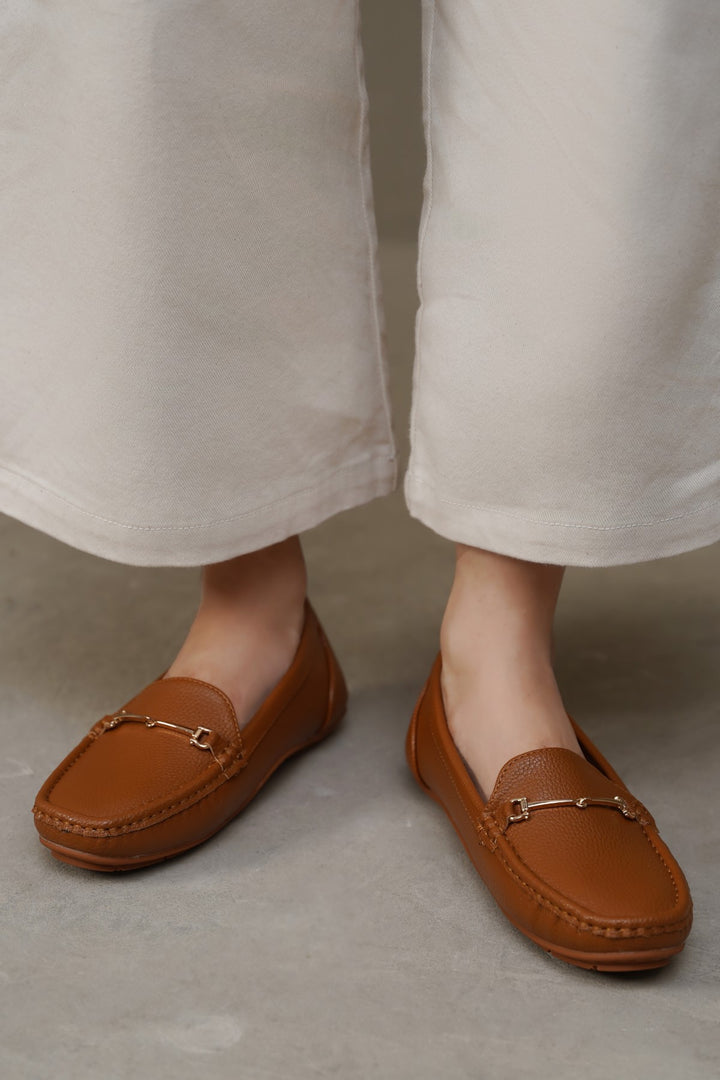BUCKLE MAMA MOCCASINS