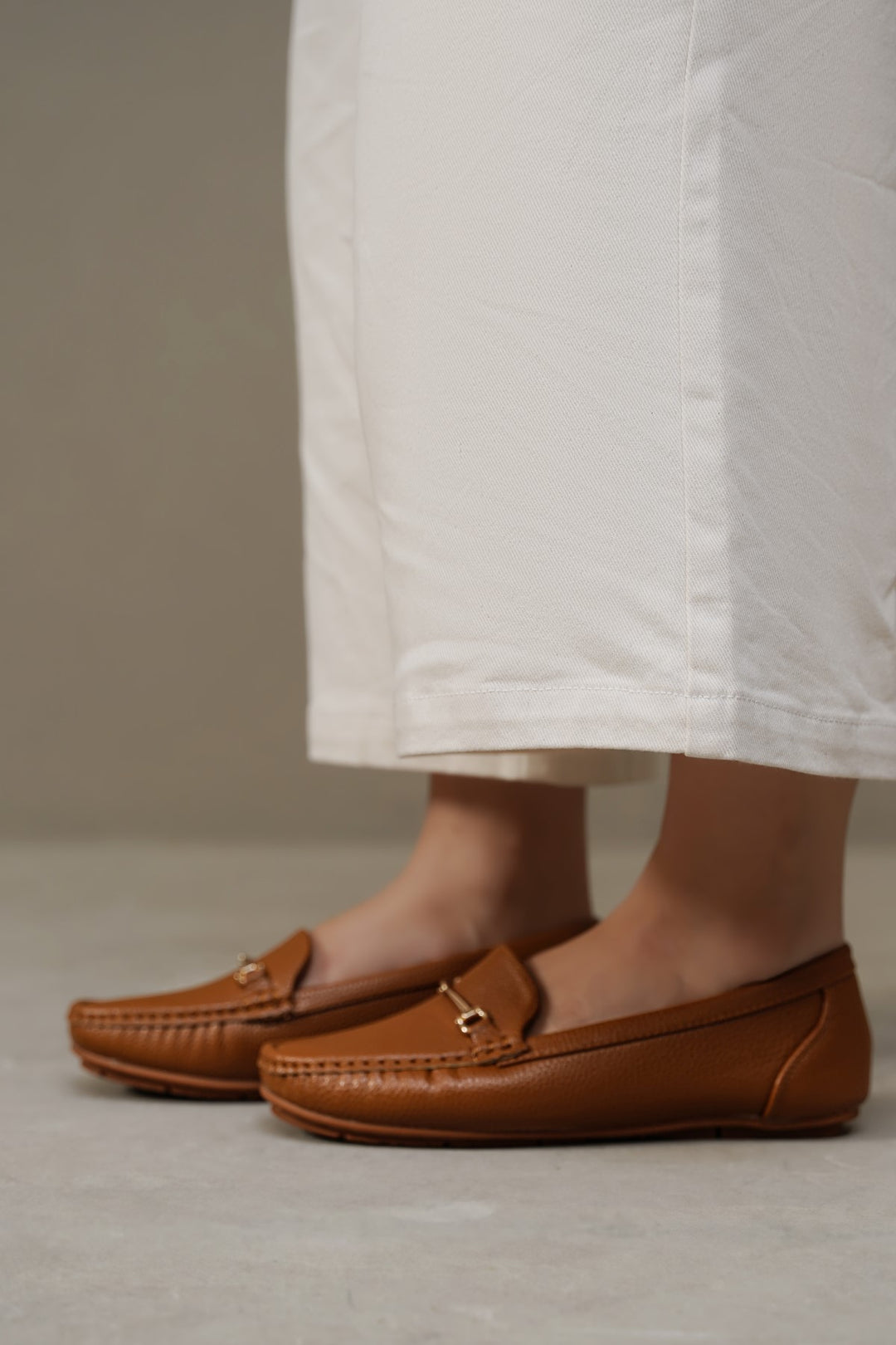 BUCKLE MAMA MOCCASINS