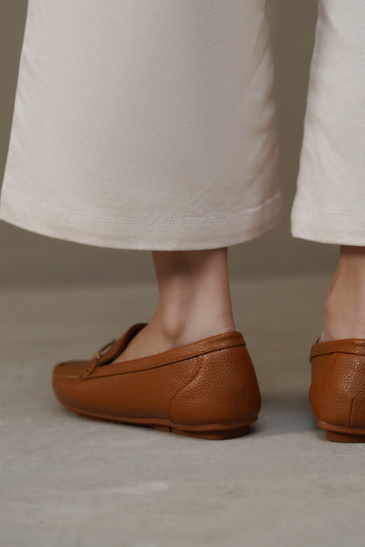 BUCKLE MAMA MOCCASINS