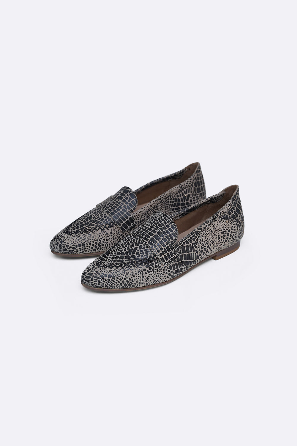 BLACK TEXTURED LEATHER LOAFERS