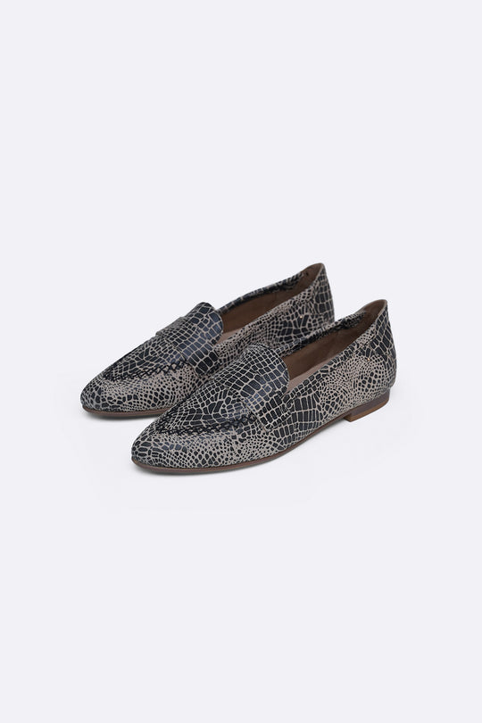 BLACK TEXTURED LEATHER LOAFERS