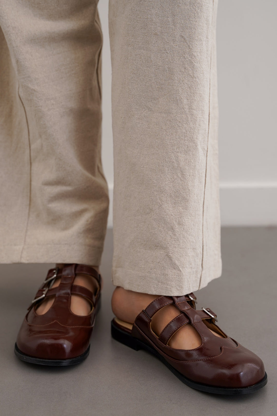 BURGUNDY BROGUE MULE CLOGS