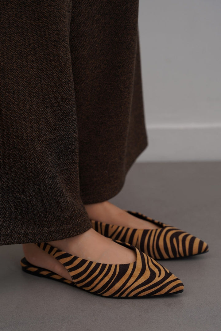 BEIGE JUNGLE FLATS