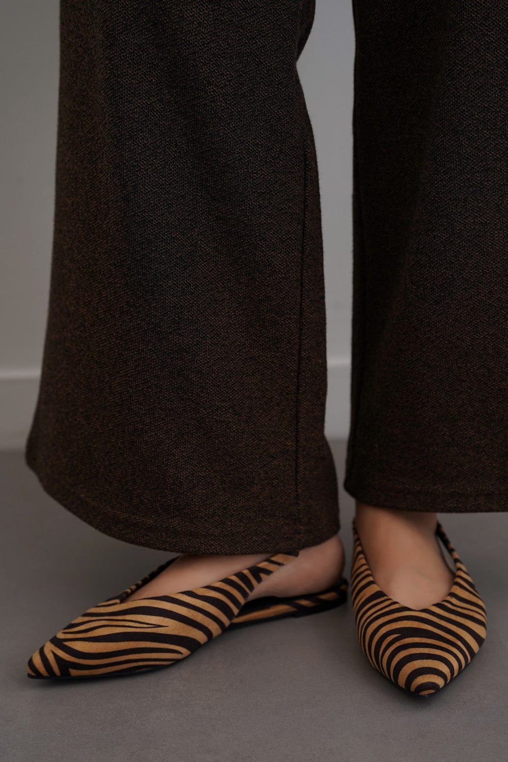 BEIGE JUNGLE FLATS